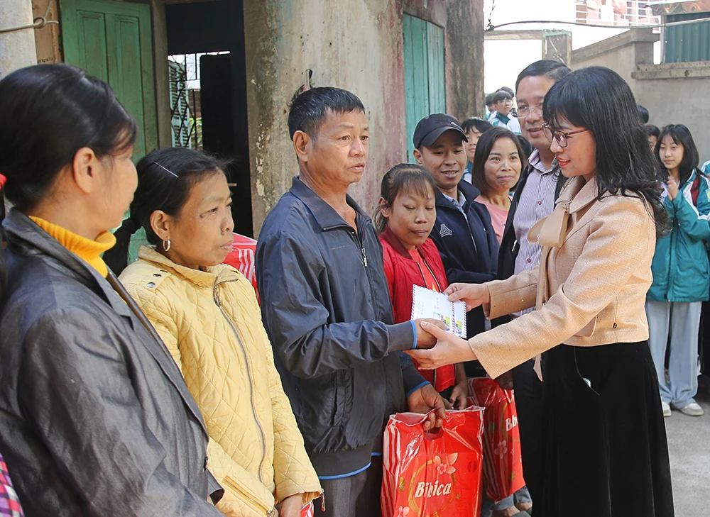 Tình người “xóm chạy thận”