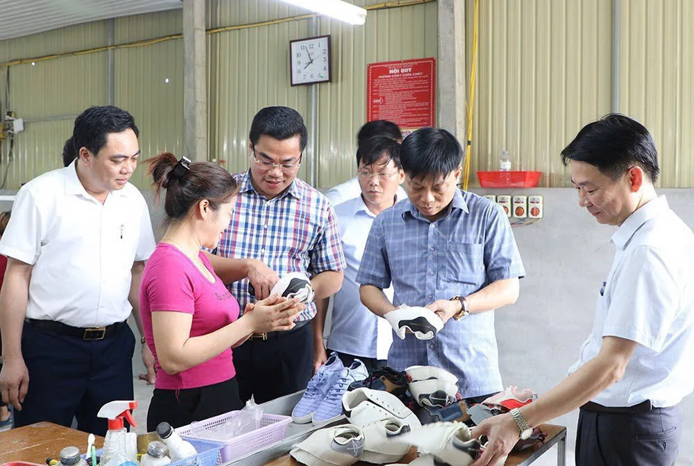 Kỳ 2: Tinh cán bộ, gọn bộ máy