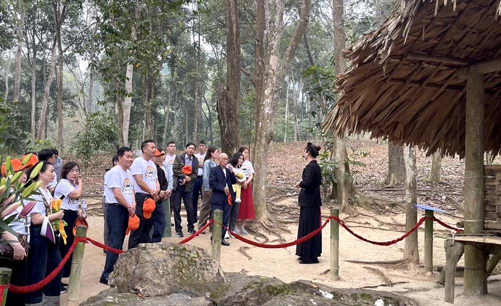 Về “địa chỉ đỏ” Tân Trào nhớ Bác