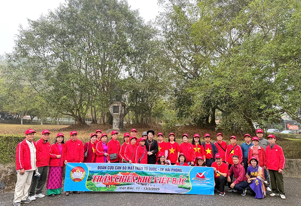 Về “địa chỉ đỏ” Tân Trào nhớ Bác