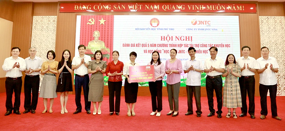 Hội nghị đánh giá 5 năm hợp tác tài trợ công tác khuyến học và học bổng “JNTC-Vì em hiếu học”