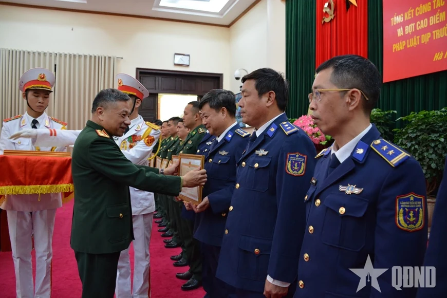 Góp phần giữ vững bình yên khu vực biên giới, biển, đảo