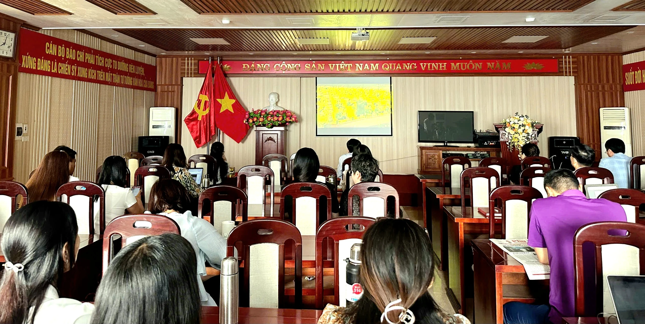 Báo Phú Thọ tham dự trực tuyến hội nghị quán triệt, triển khai thực hiện Nghị quyết Hội nghị lần thứ 11