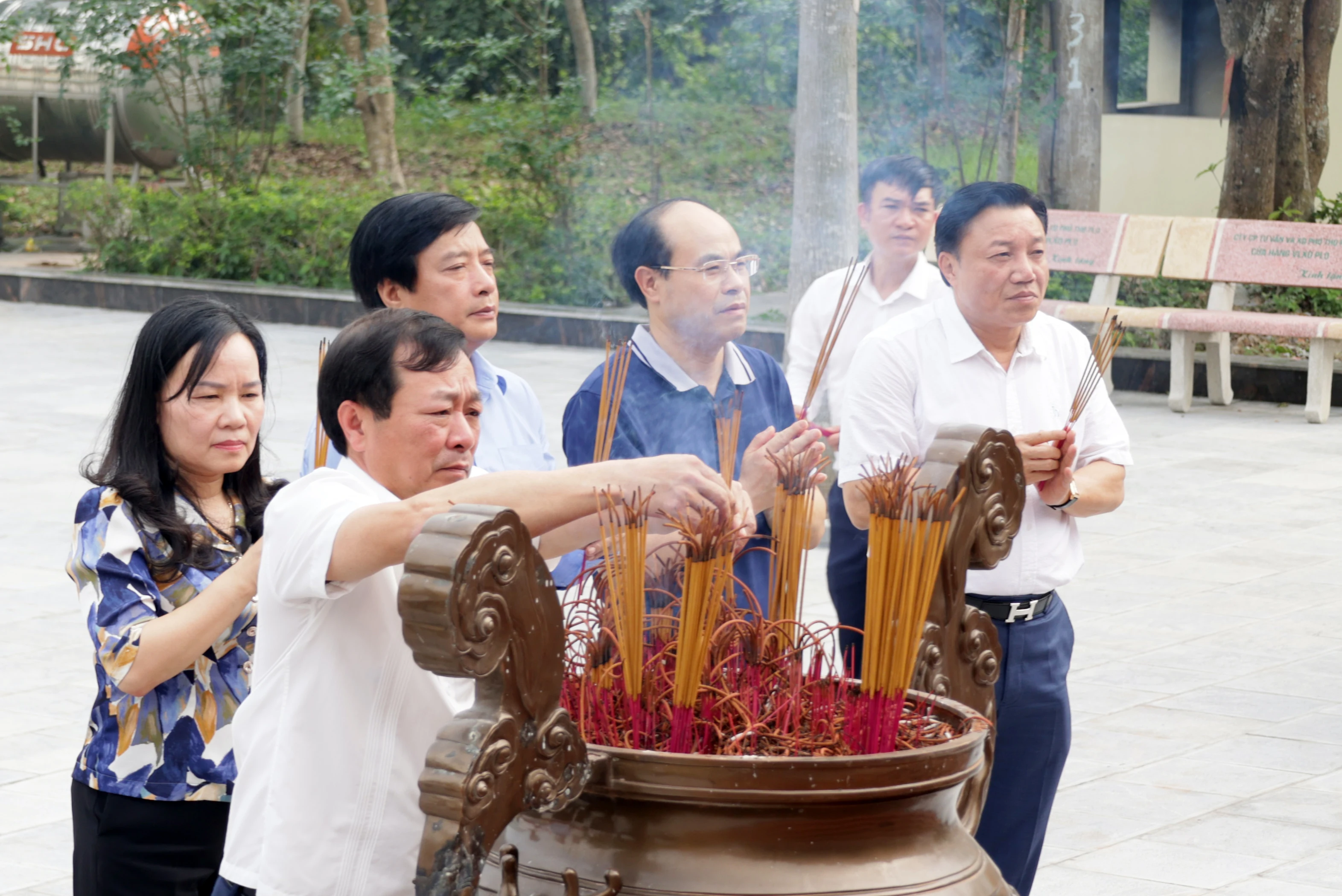 Dâng hương nhân 1.477 năm ngày mất Đức Vua Lý Nam Đế