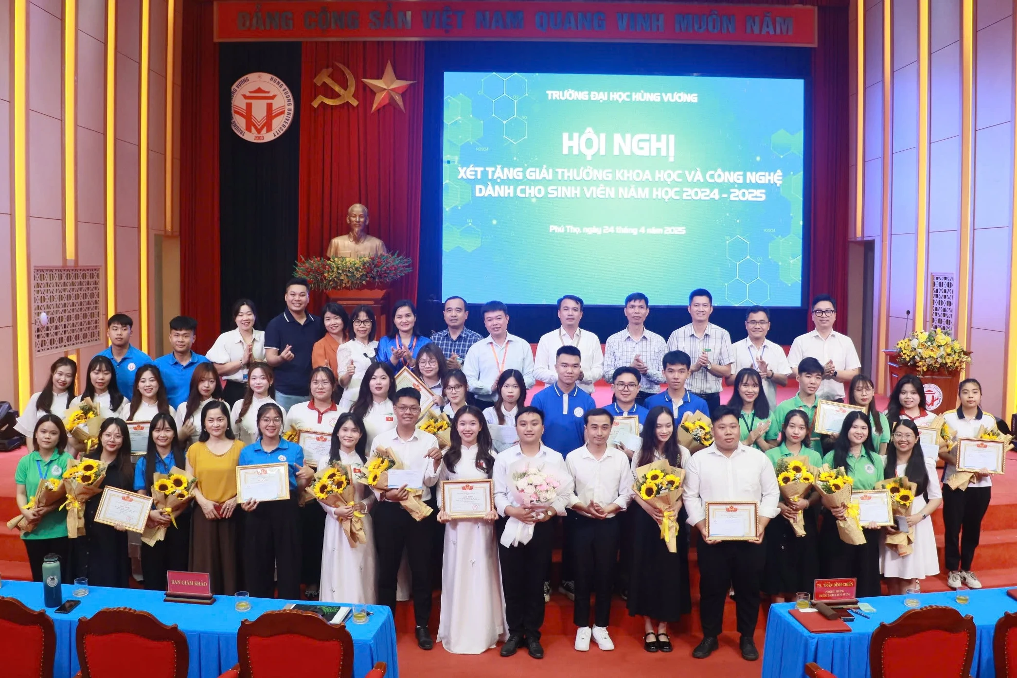 Xét tặng Giải thưởng Khoa học và Công nghệ dành cho sinh viên năm học 2024-2025