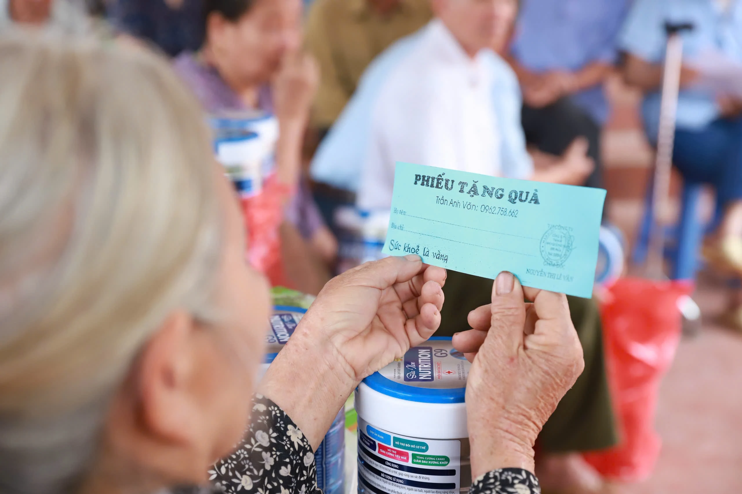 Lợi dụng niềm tin, “móc túi” người già