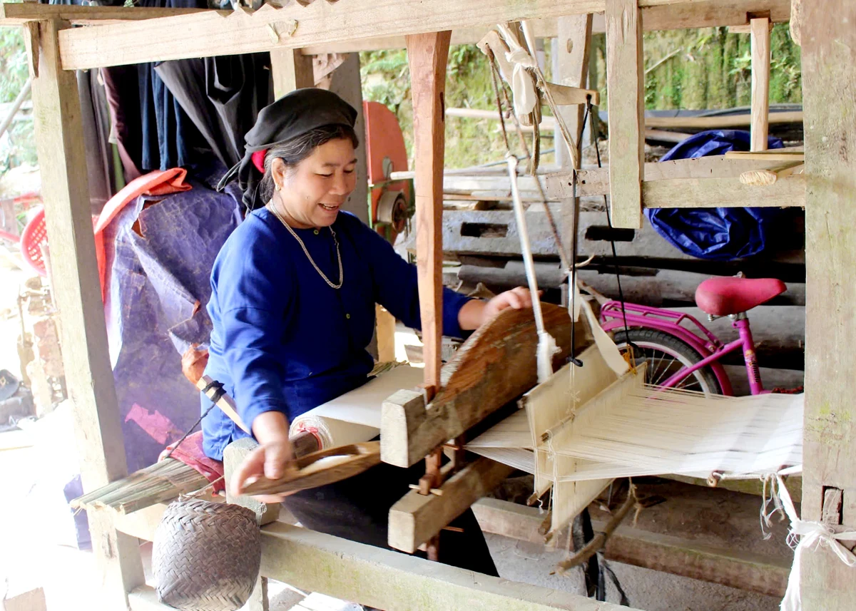 Cóc Cọc gìn giữ nghề dệt vải truyền thống