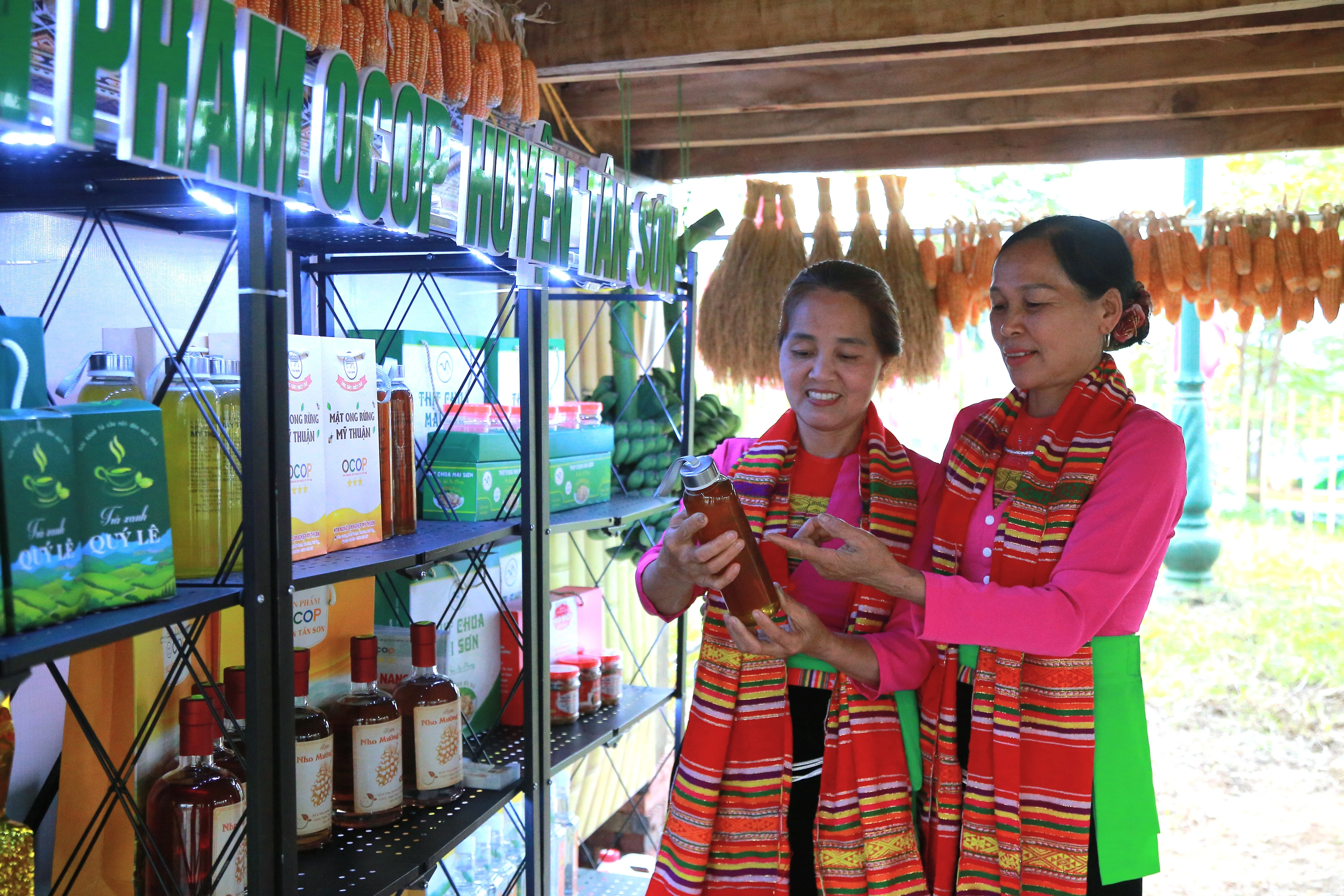 Giúp nhau phát triển kinh tế, giảm nghèo bền vững