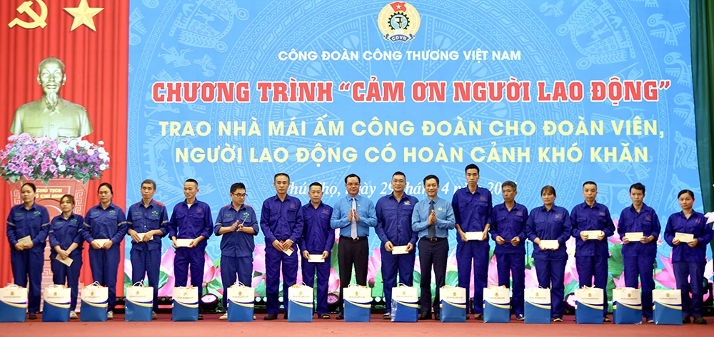 Phát động Tháng Công nhân và Tháng hành động về an toàn, vệ sinh lao động