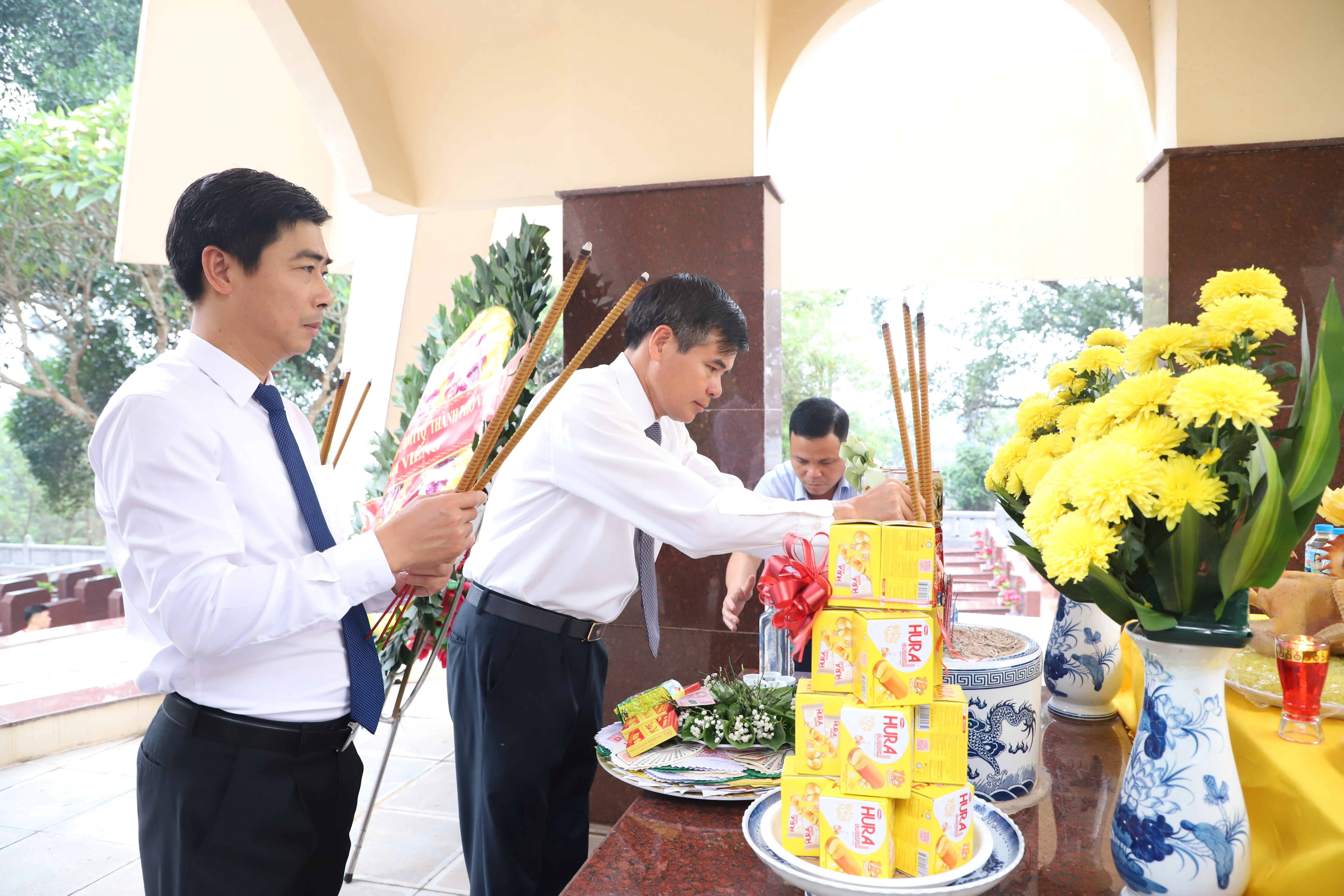 TP Việt Trì dâng hương tưởng niệm các anh hùng liệt sỹ