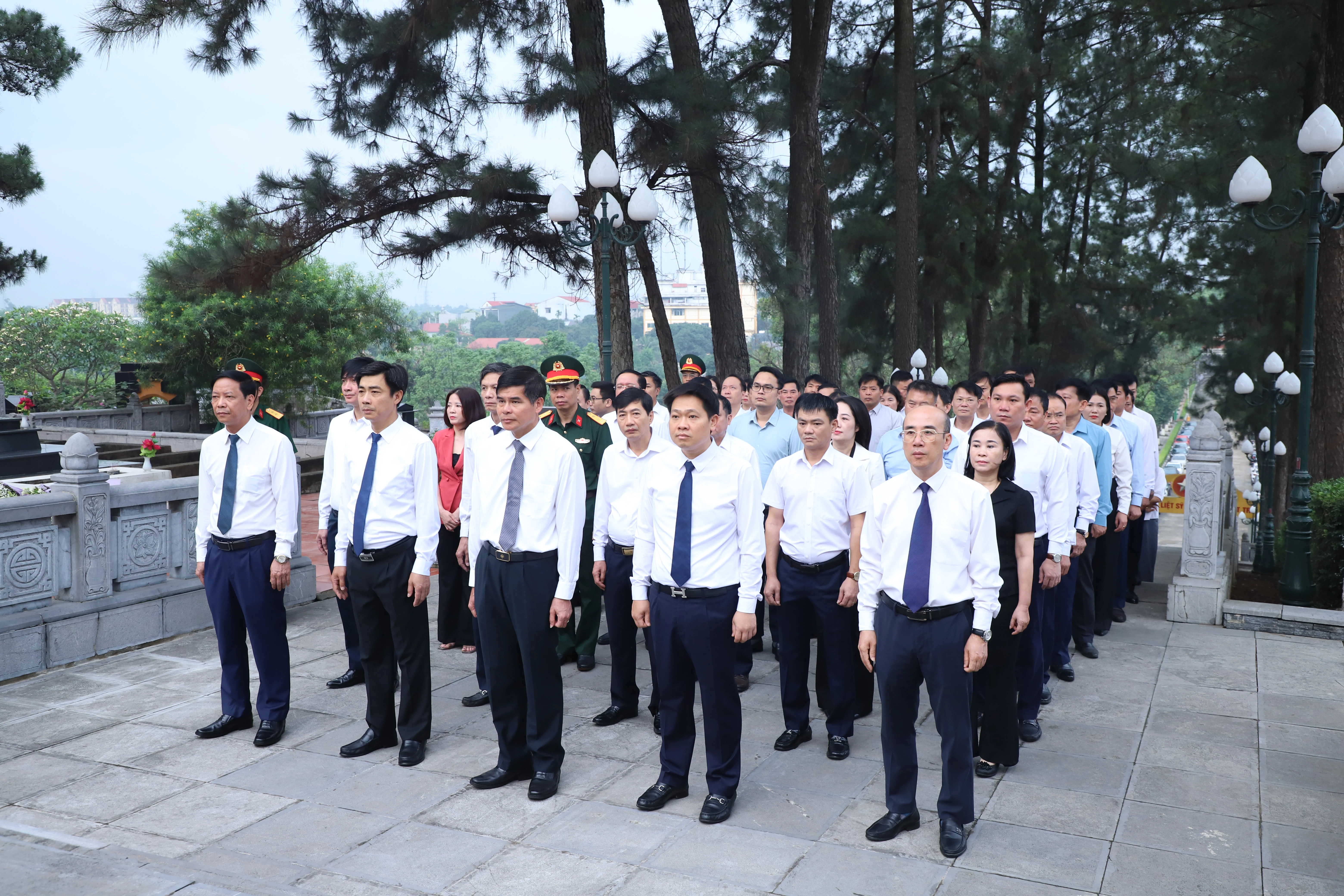 TP Việt Trì dâng hương tưởng niệm các anh hùng liệt sỹ