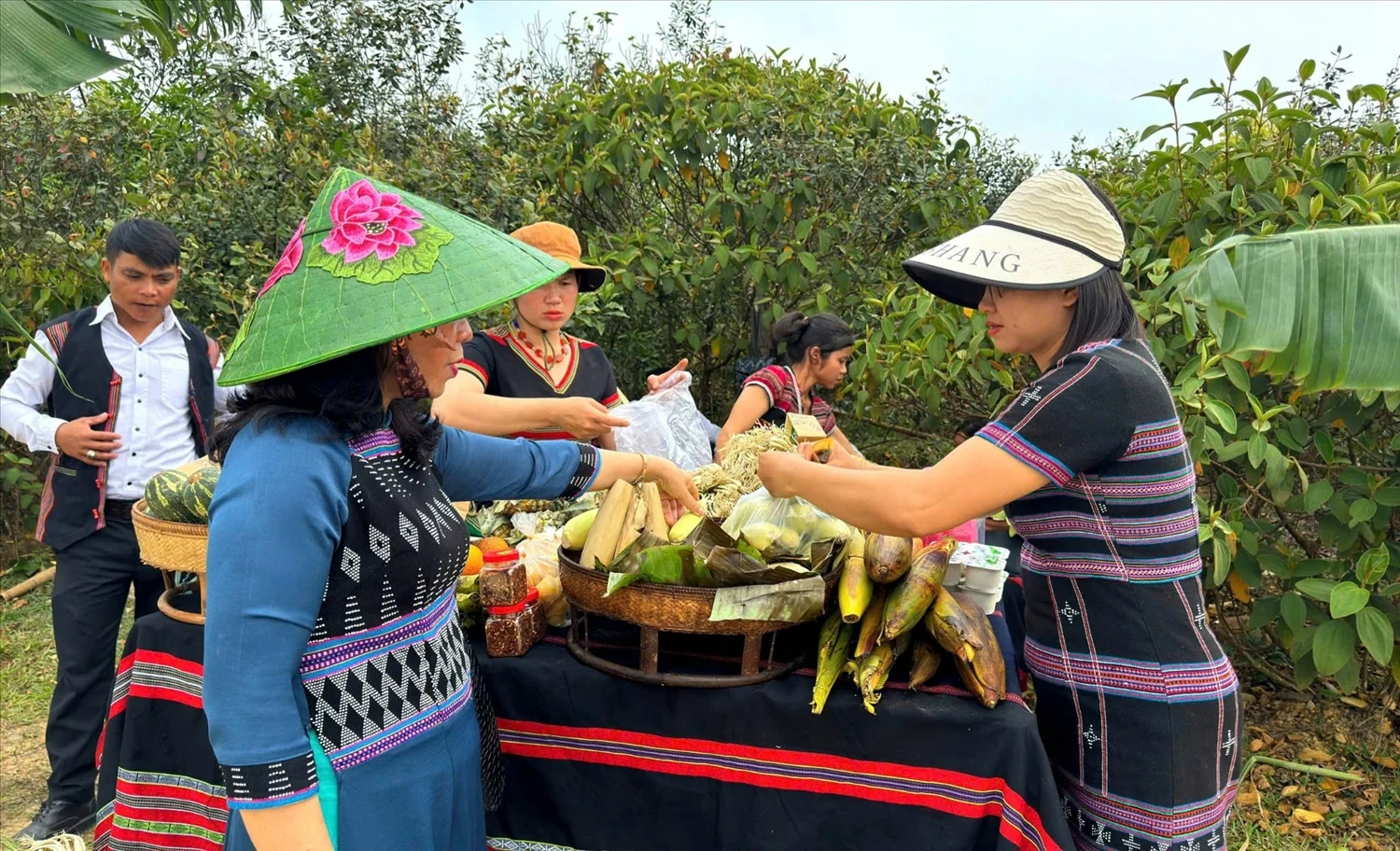 Sắc màu chợ phiên A Lưới