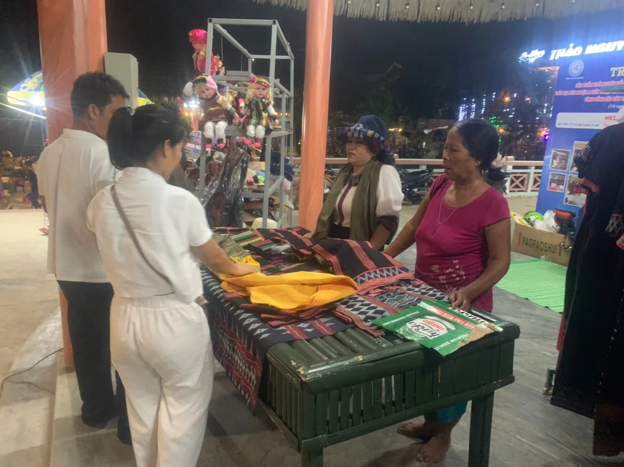 Sắc màu chợ phiên A Lưới