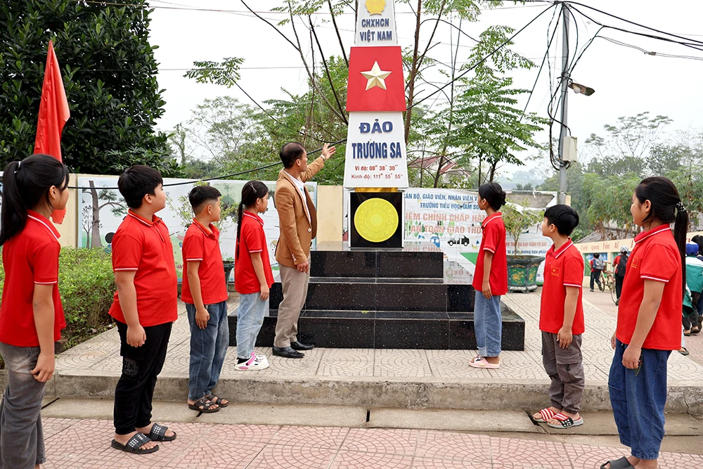 Giáo dục tình yêu biển đảo trong học sinh