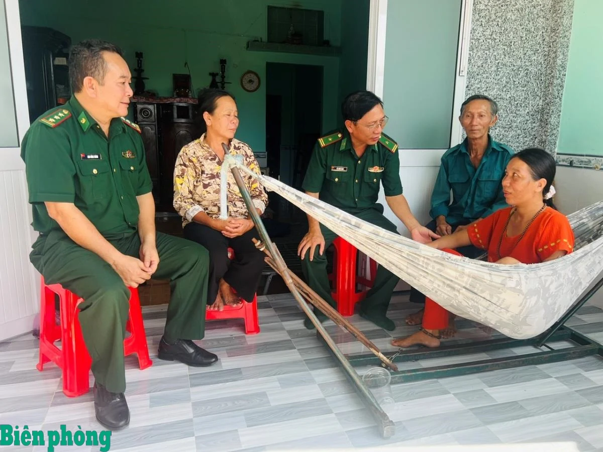 Gần dân, gắn bó với dân bằng những việc làm thiết thực