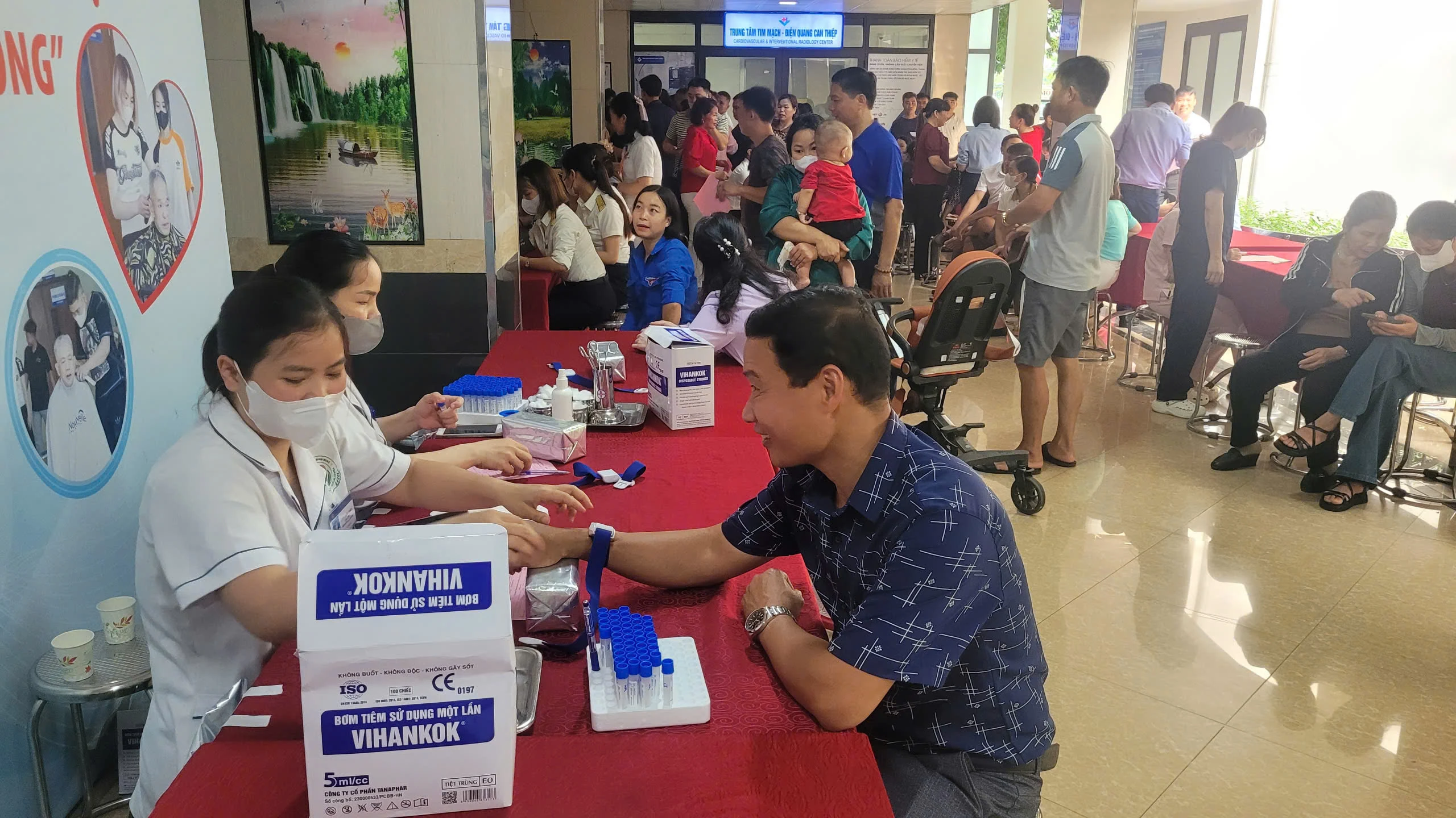 Ngày hội hiến máu “Giọt hồng đất Bưởi”