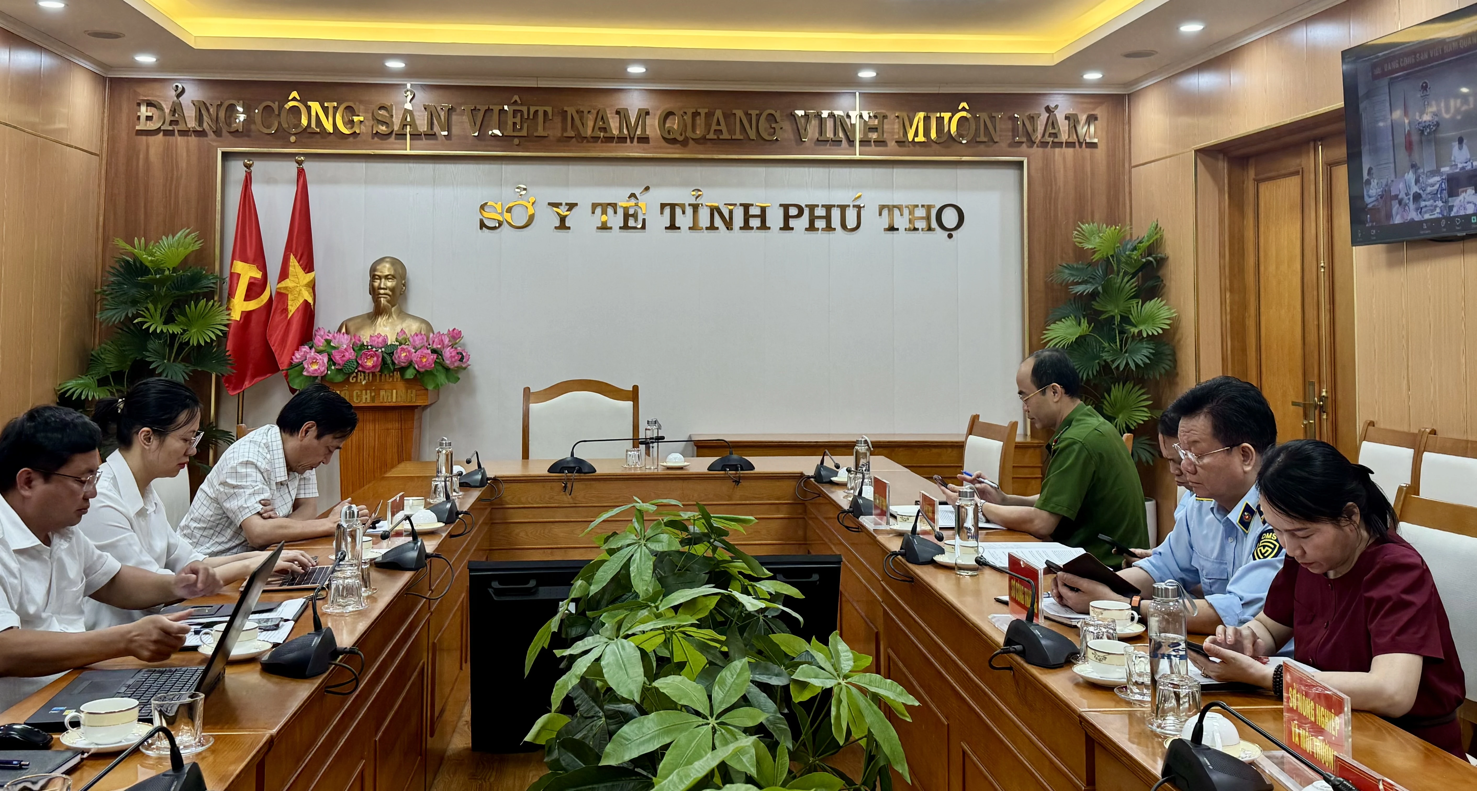 Tăng cường kiểm tra việc chấp hành các quy định pháp luật về dược, an toàn thực phẩm