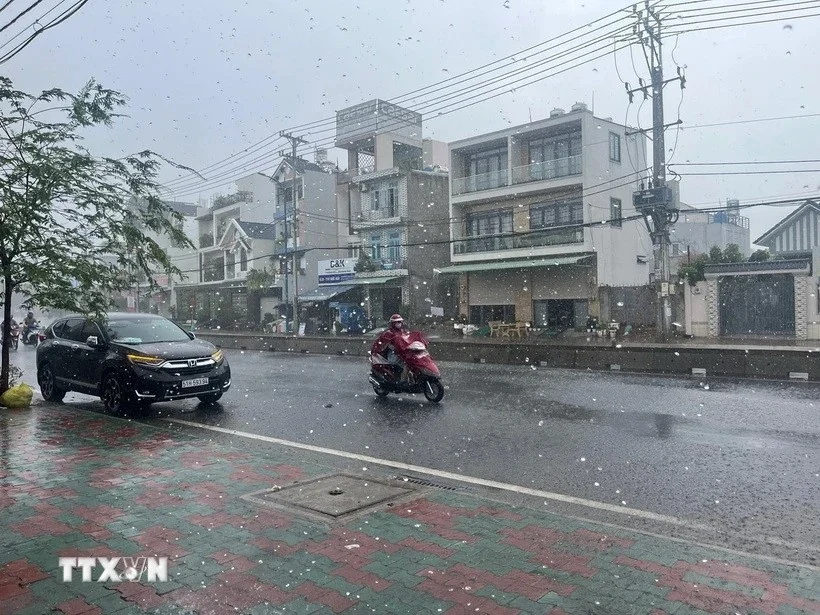 Thời tiết ngày 16/5: Các khu vực trên cả nước có mưa dông, Bắc Bộ mát mẻ