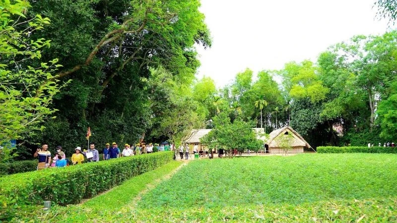 Làng Sen, điểm hẹn tháng 5