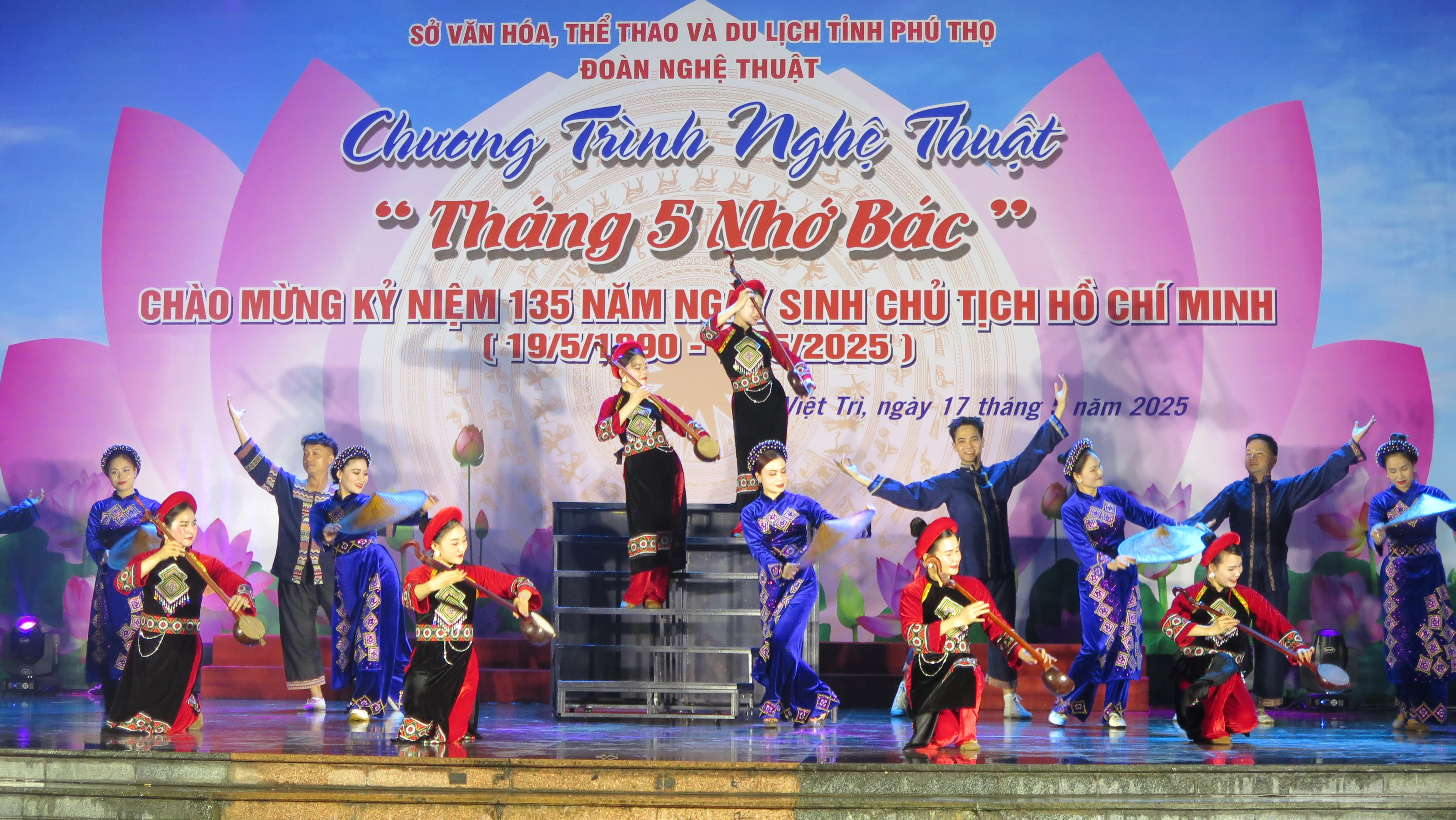 Chương trình nghệ thuật Tháng 5 nhớ Bác”