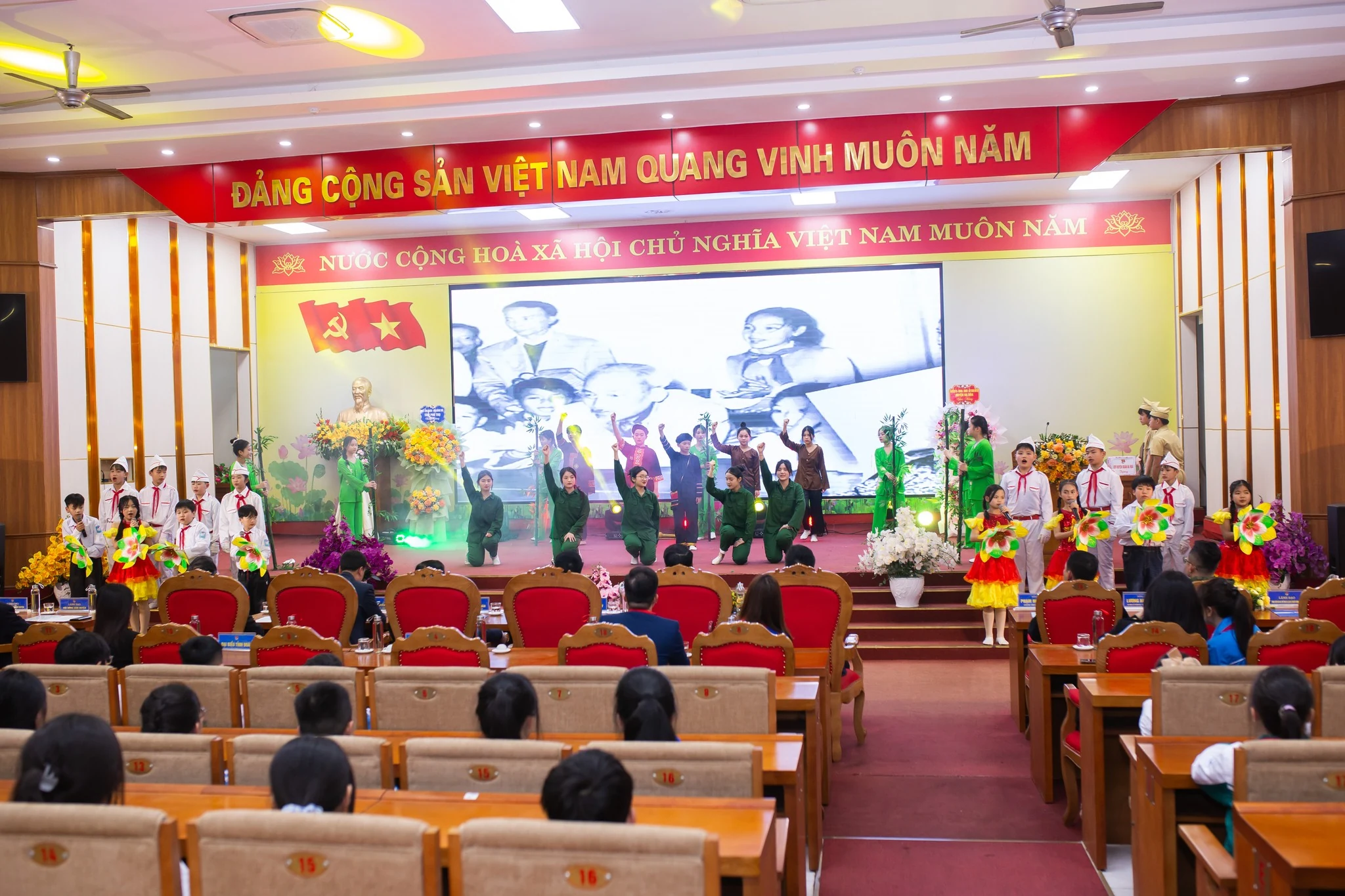 Những “tuyên truyền viên” măng non