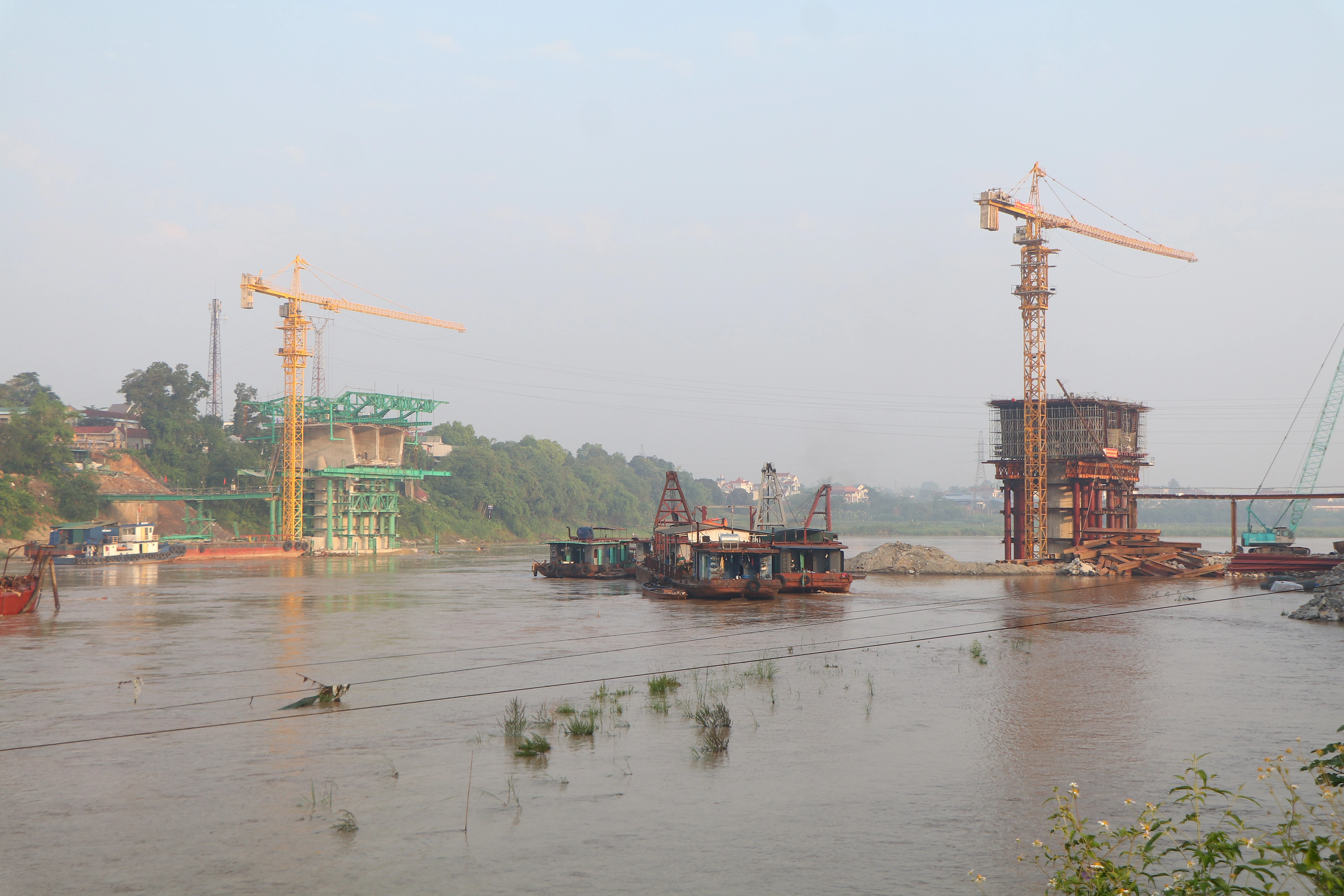 Thi công cầu Phong Châu mới đảm bảo an toàn, đúng tiến độ