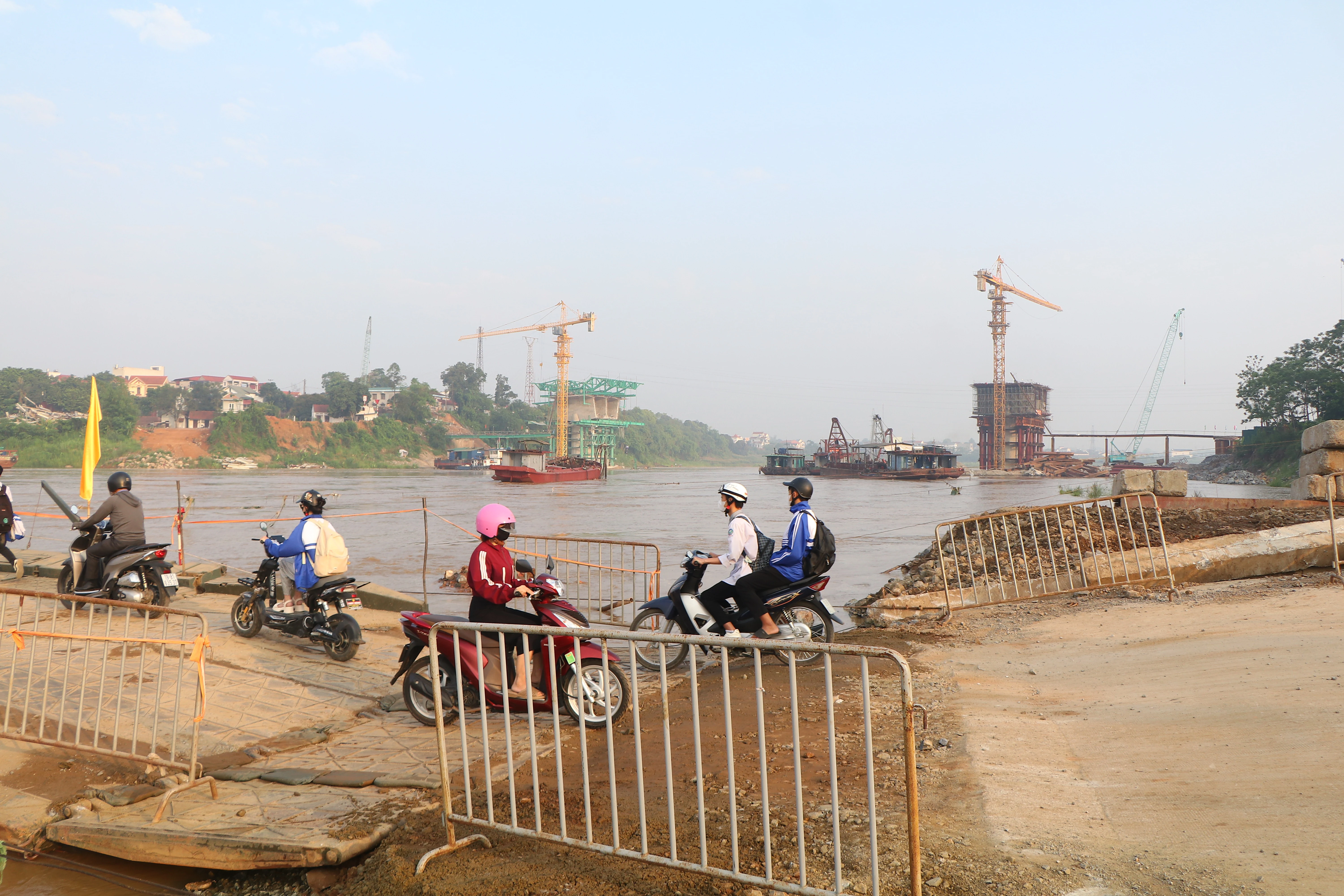 Thi công cầu Phong Châu mới đảm bảo an toàn, đúng tiến độ