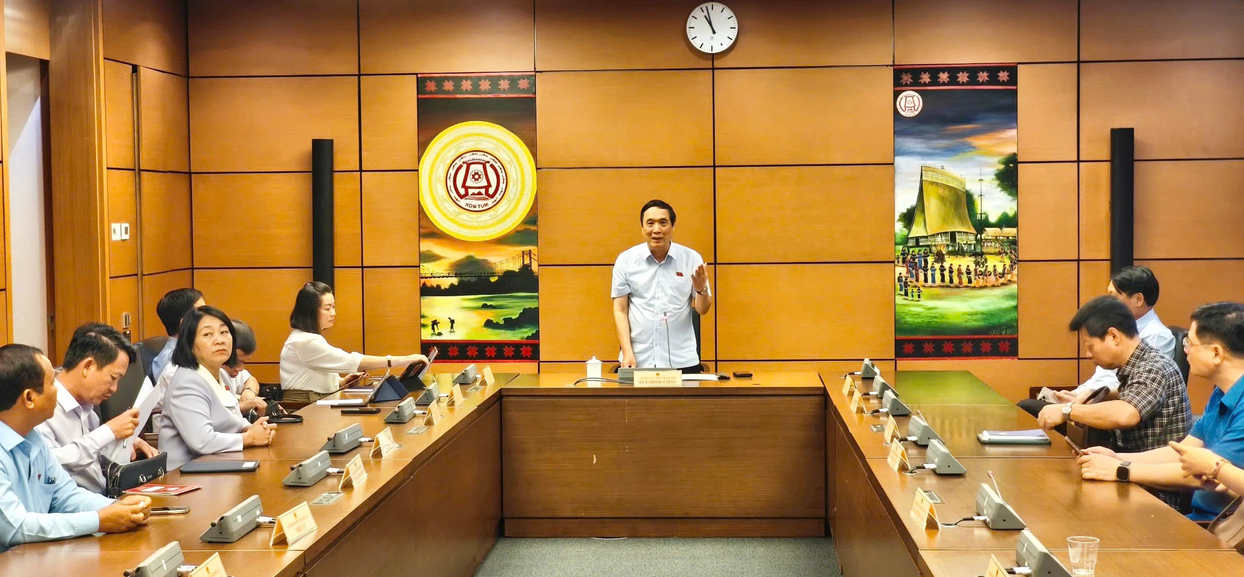 Thảo luận tại Tổ về chính sách phát triển nhà ở xã hội, cơ chế đặc thù cho thành phố Hải Phòng và sửa đổi các luật về tổ chức chính trị - xã hội