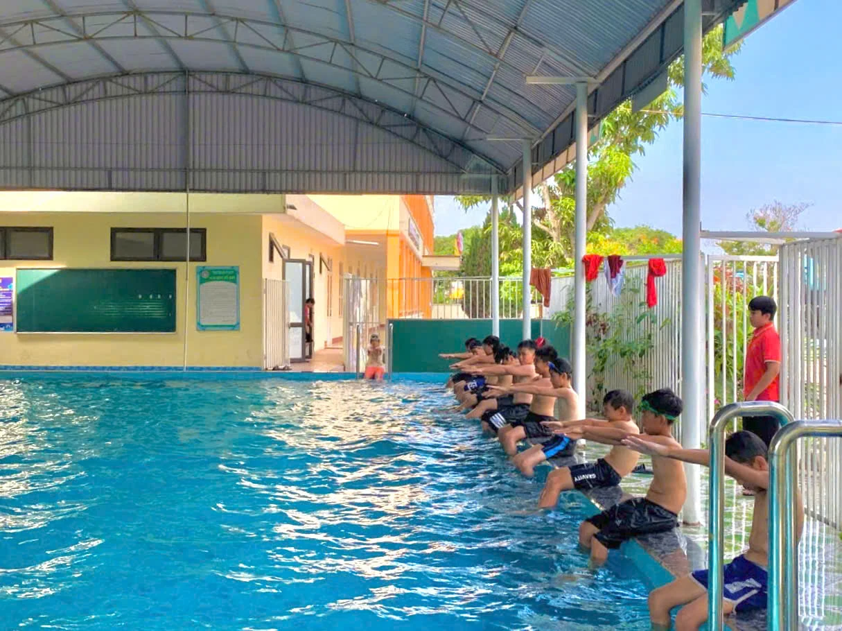 Lâm Thao: Duy trì hoạt động lớp dạy bơi miễn phí