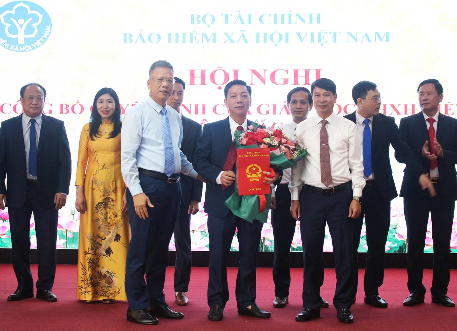 Công bố Quyết định thành lập Bảo hiểm Xã hội khu vực XVIII và các Quyết định về công tác cán bộ