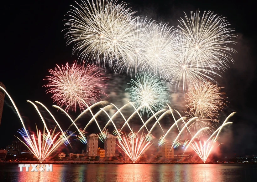 Lễ hội pháo hoa Quốc tế Đà Nẵng 2025: Bùng nổ màn so tài Việt Nam-Ba Lan