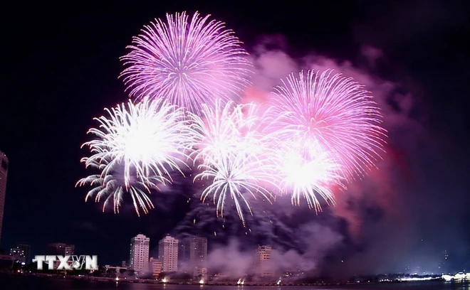 Lễ hội pháo hoa Quốc tế Đà Nẵng 2025: Bùng nổ màn so tài Việt Nam-Ba Lan