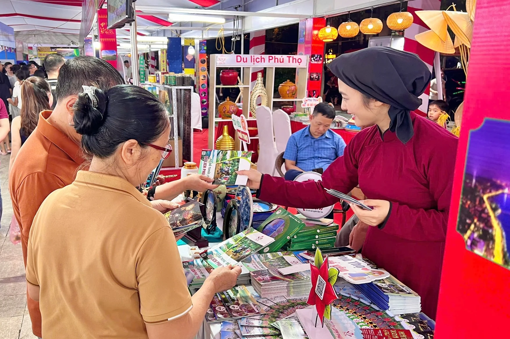 Phú Thọ tham gia Hội chợ Du lịch Quốc tế Lào Cai