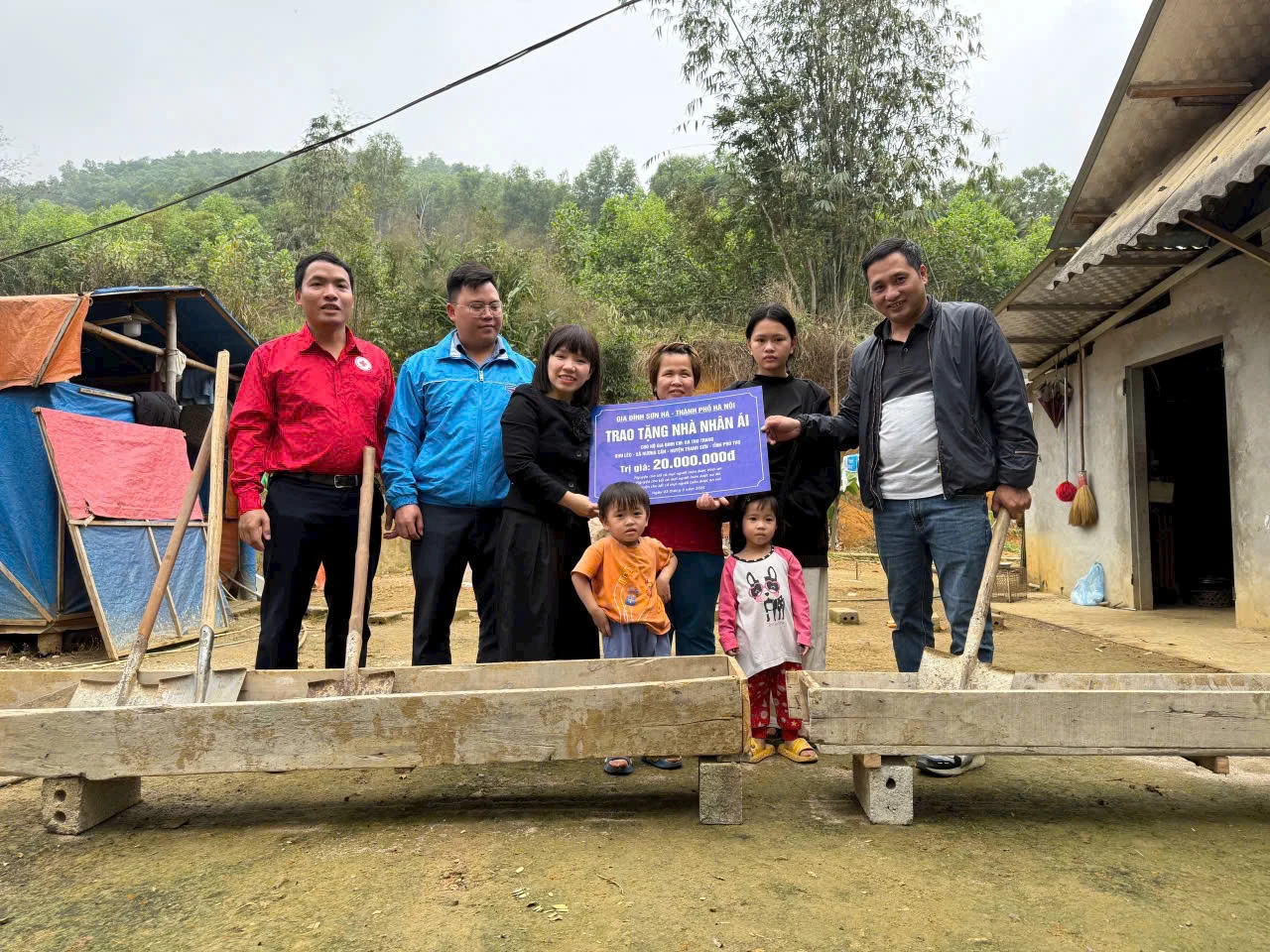 Bổ sung hơn 750 hộ nghèo, cận nghèo được hỗ trợ xóa nhà tạm, nhà dột nát