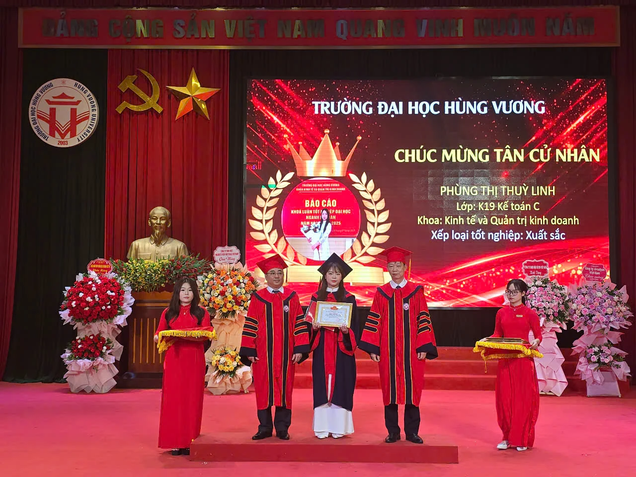 Lễ bế giảng và trao Bằng tốt nghiệp Đại học chính quy