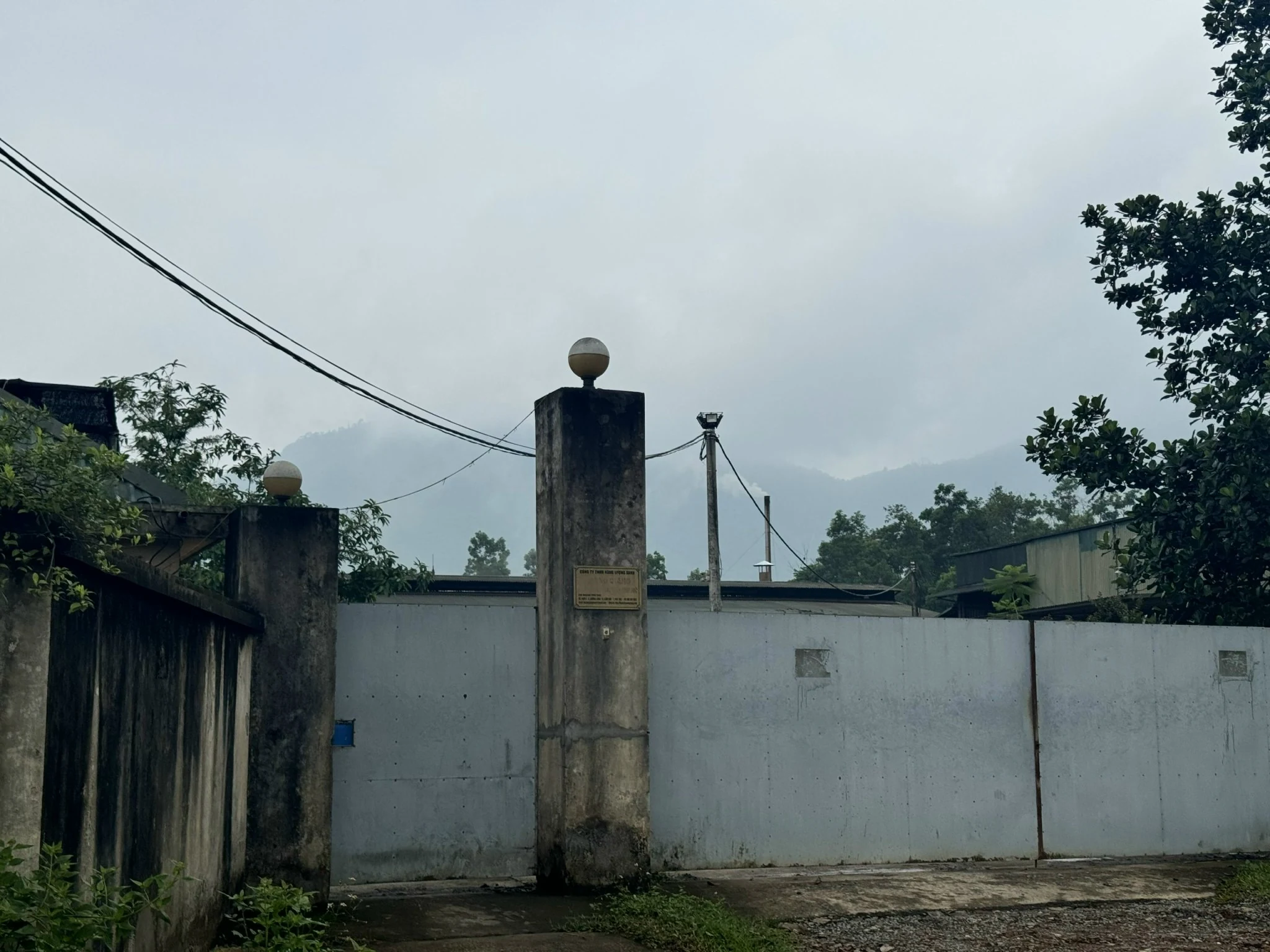 Công ty năng lượng xanh bị dân tố xả khói gây ô nhiễm môi trường