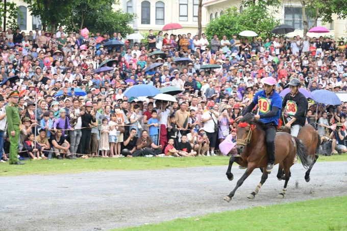 Sôi nổi Giải đua ngựa truyền thống trên Cao nguyên trắng Bắc Hà