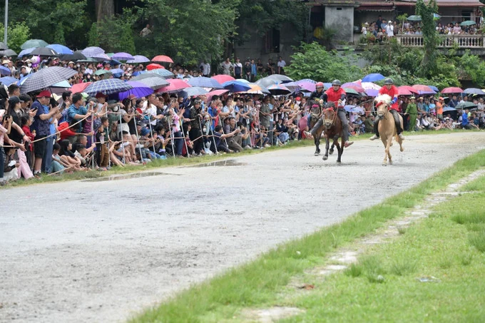 Sôi nổi Giải đua ngựa truyền thống trên Cao nguyên trắng Bắc Hà