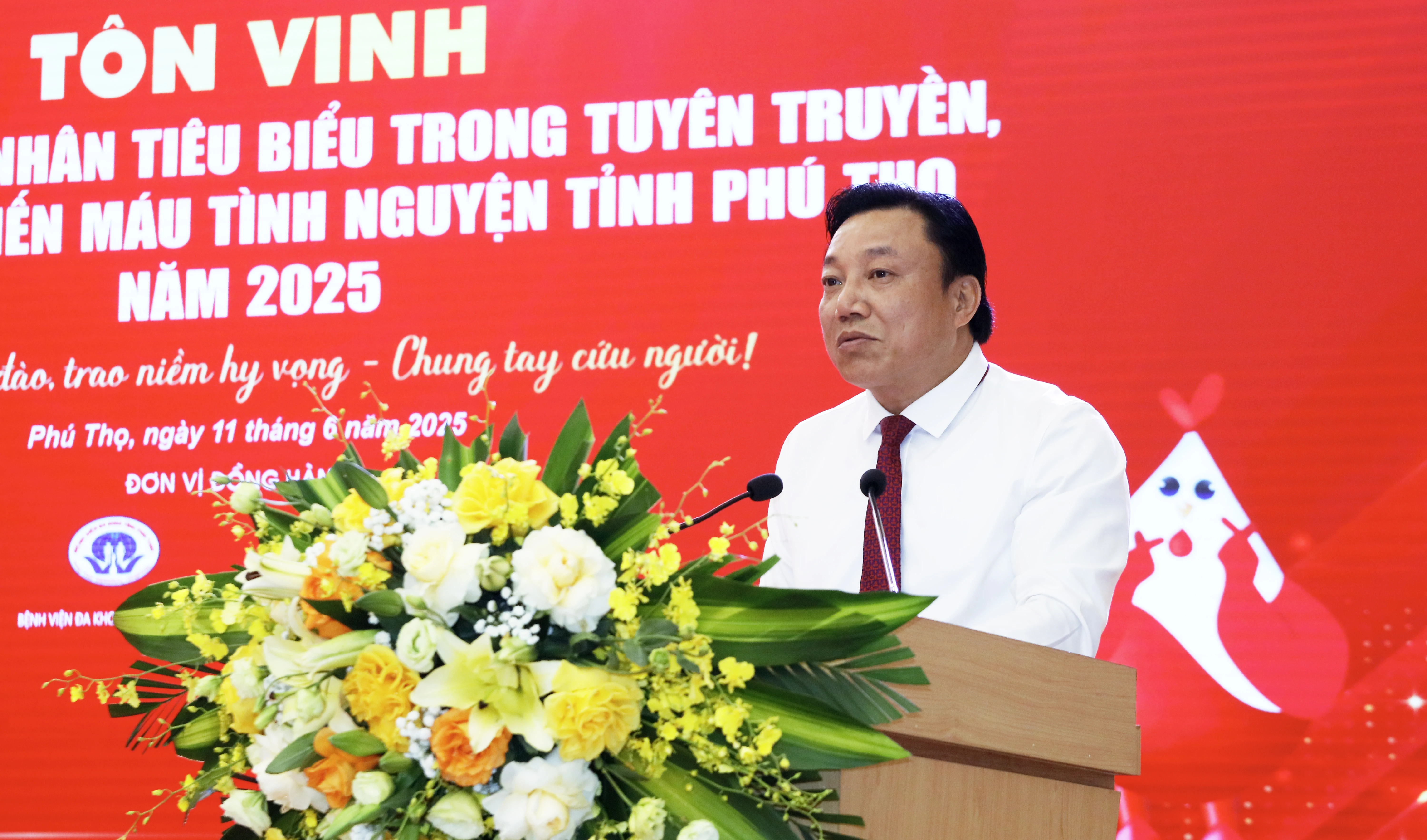 Tôn vinh 100 tập thể, cá nhân tiêu biểu trong tuyên truyền, vận động và hiến máu tình nguyện 