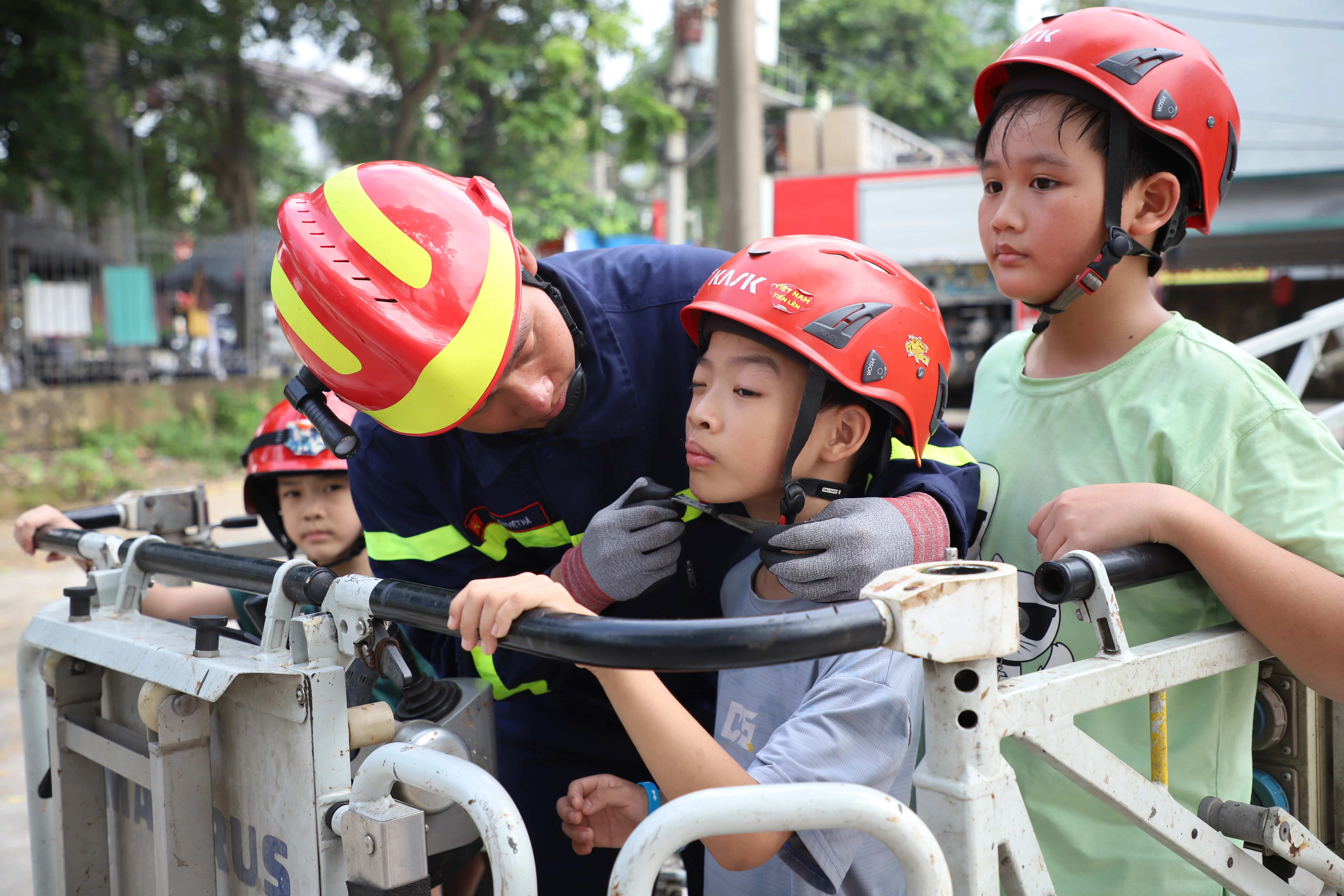 Một ngày trải nghiệm tại Trung tâm giáo dục cộng đồng về phòng cháy chữa cháy và cứu nạn cứu hộ