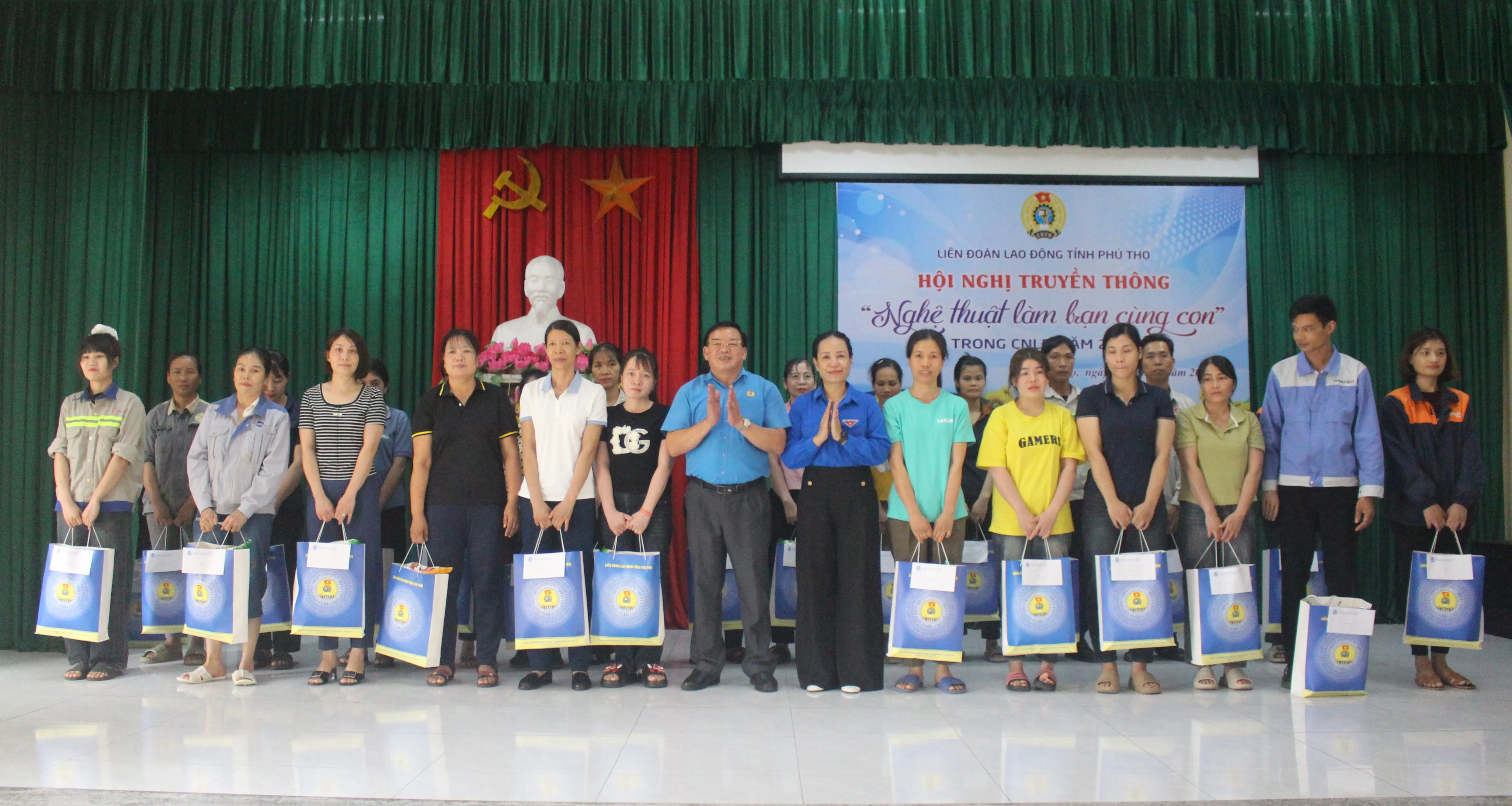 Hội nghị truyền thông “Nghệ thuật làm bạn cùng con”