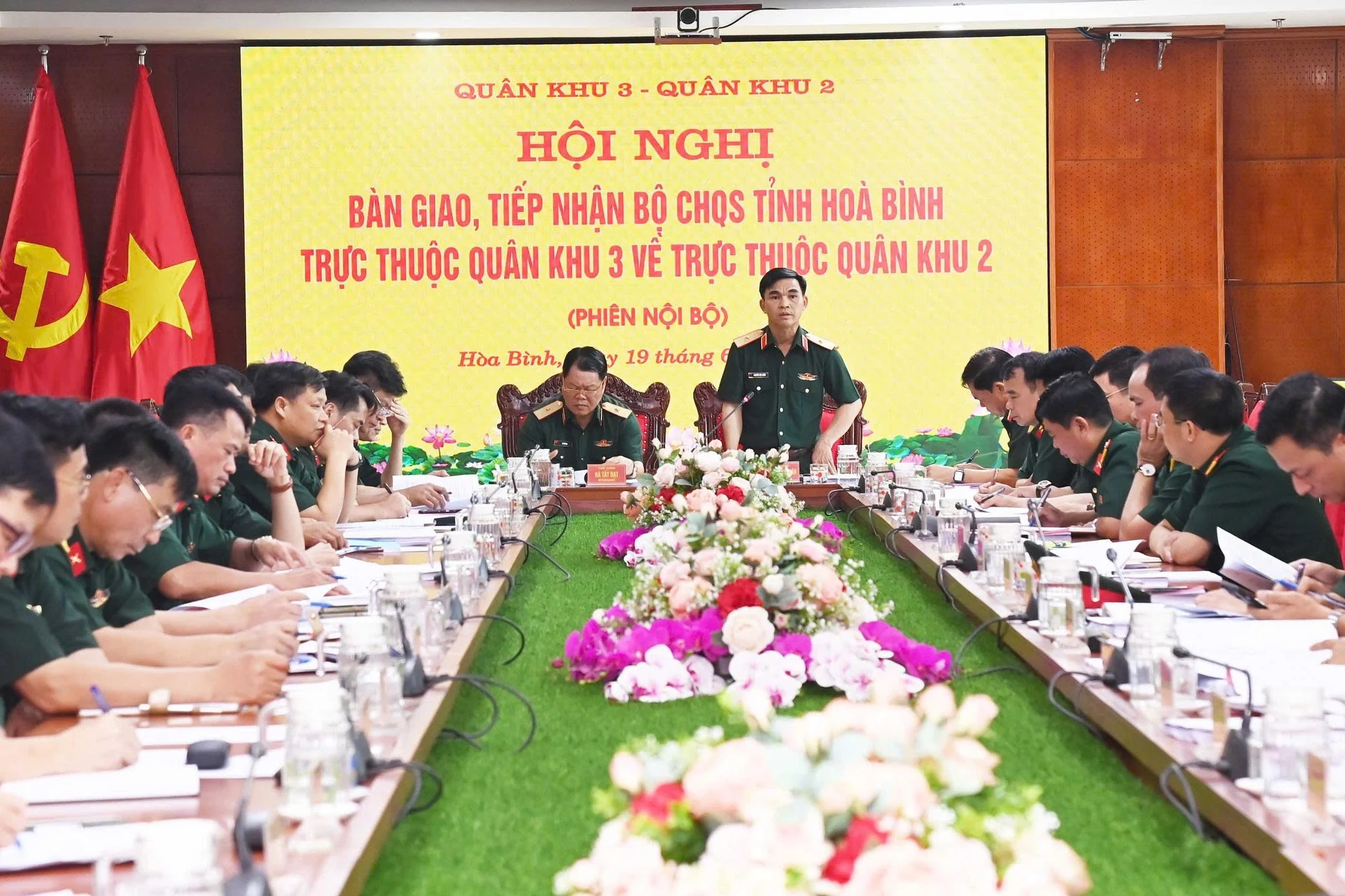 Quân khu 3 bàn giao sơ bộ Bộ CHQS tỉnh Hòa Bình về Quân khu 2