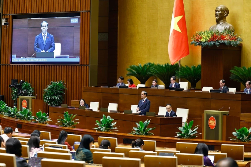 Quốc hội tiếp tục chất vấn nhóm vấn đề thuộc lĩnh vực giáo dục và đào tạo