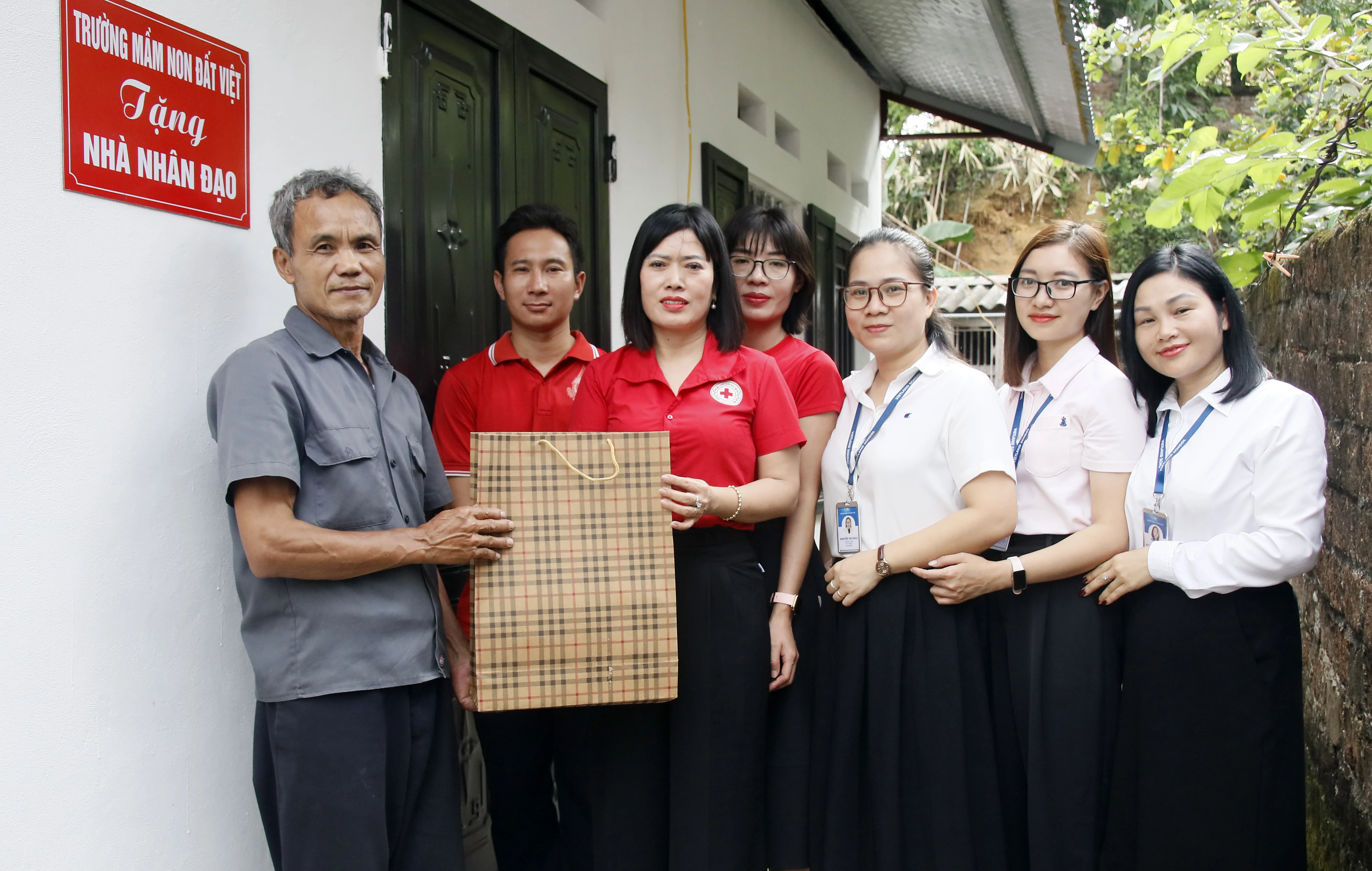 Trao “Nhà nhân đạo” tại thành phố Việt Trì