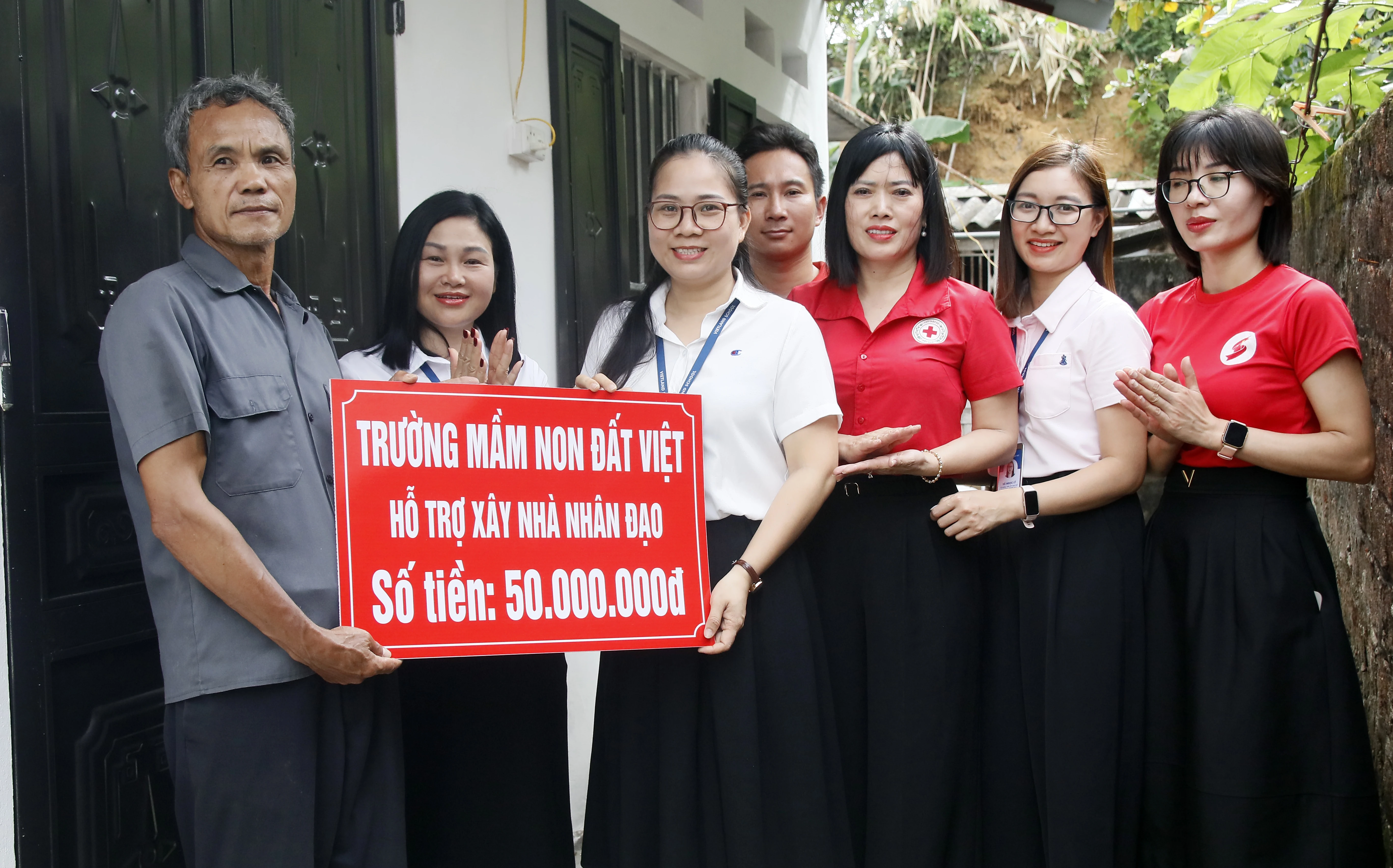 Trao “Nhà nhân đạo” tại thành phố Việt Trì