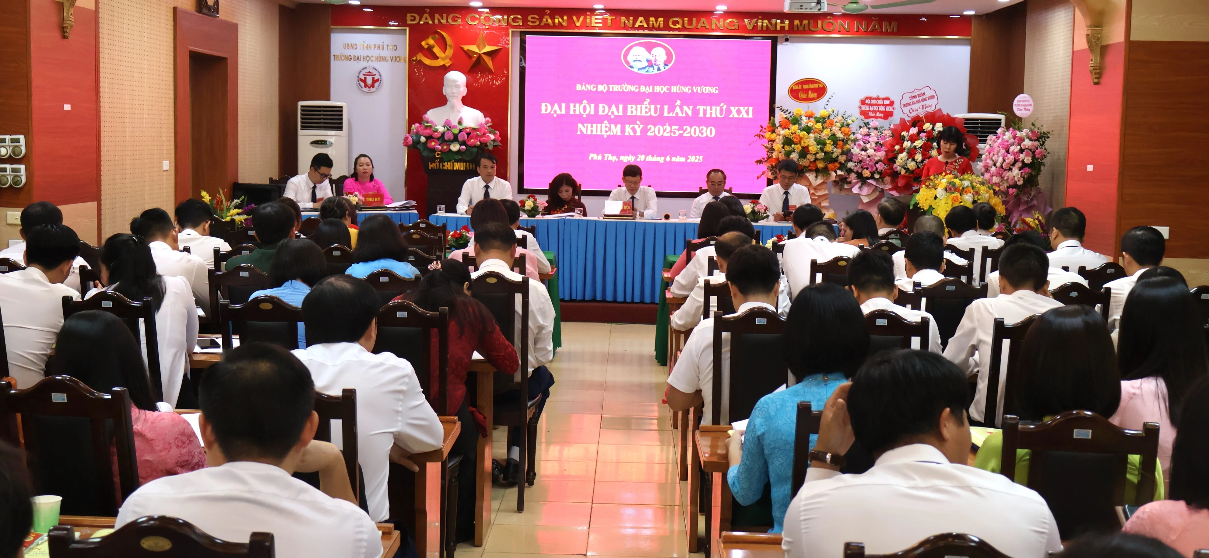 Đại hội Đại biểu Đảng bộ Trường Đại học Hùng Vương