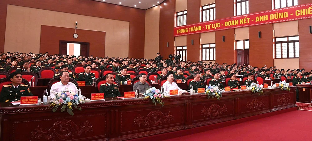 Công bố quyết định sáp nhập và tổ chức lại các cơ quan quân sự địa phương Quân khu 2