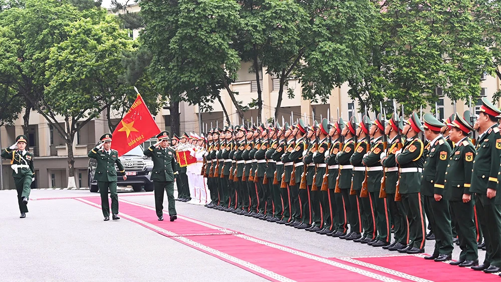 Công bố quyết định sáp nhập và tổ chức lại các cơ quan quân sự địa phương Quân khu 2