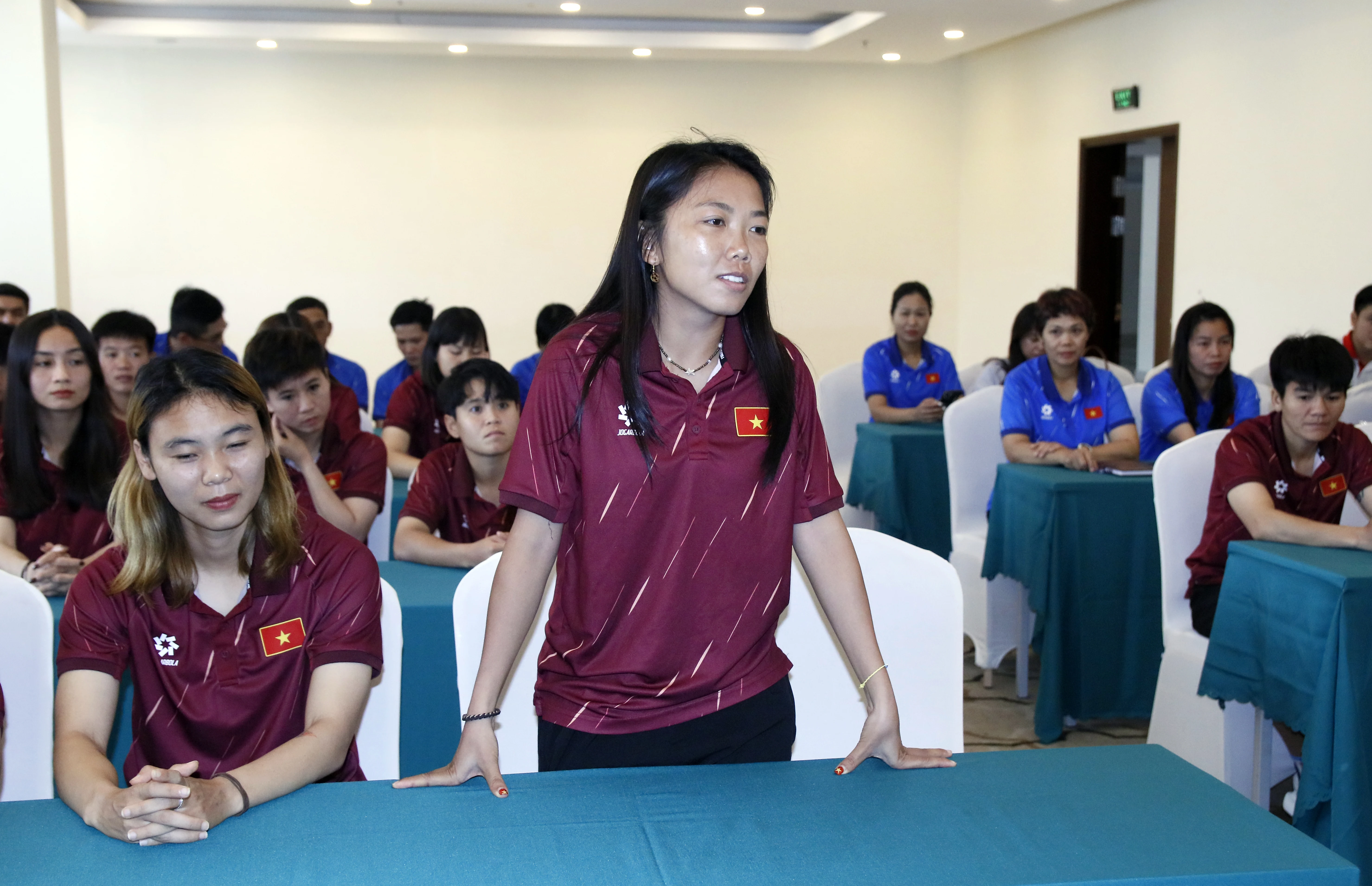 Tổng thư kí VFF gặp mặt động viên Đội tuyển nữ Việt Nam