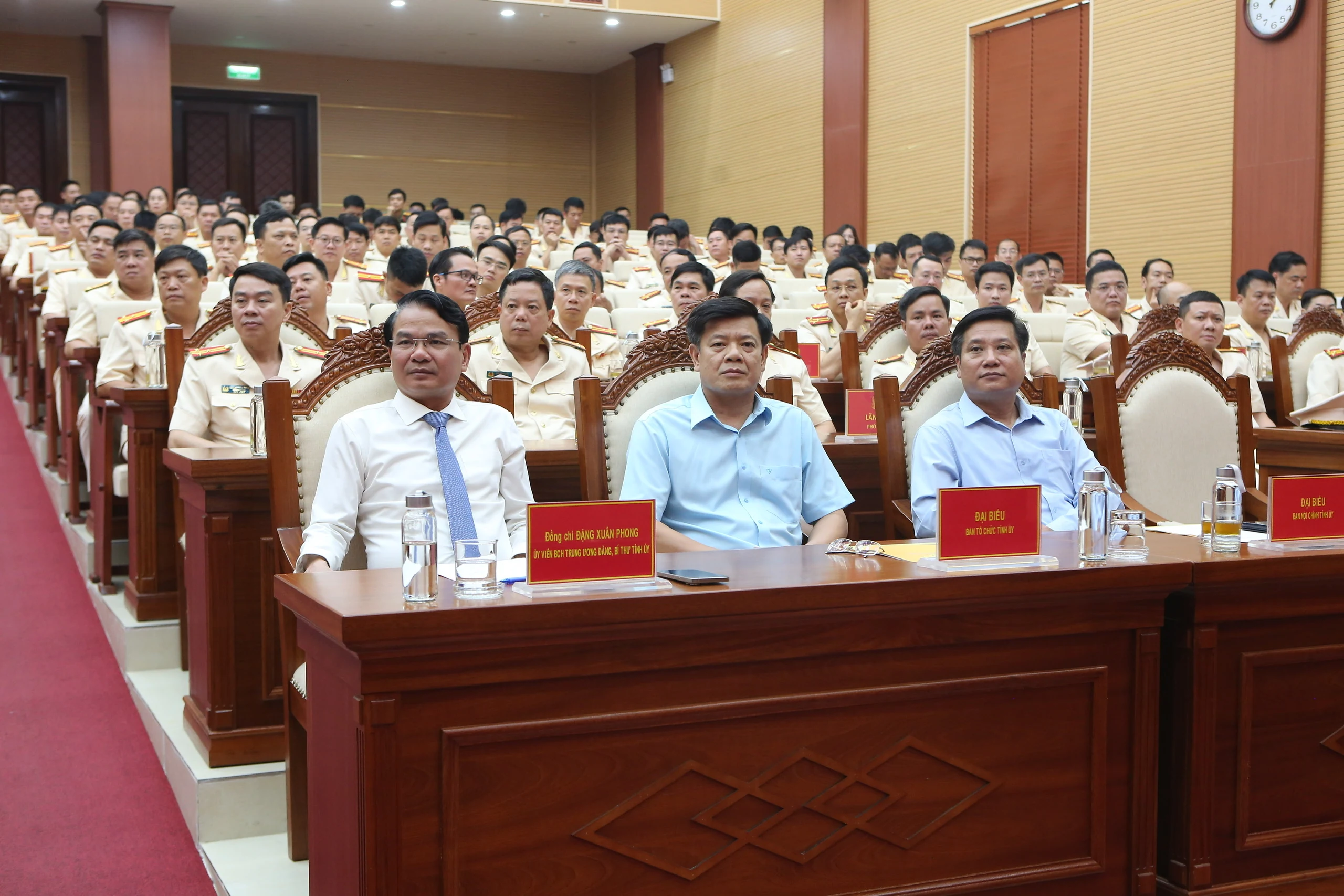 Công bố quyết định của Bộ trưởng Bộ Công an và Giám đốc Công an tỉnh về công tác tổ chức, cán bộ